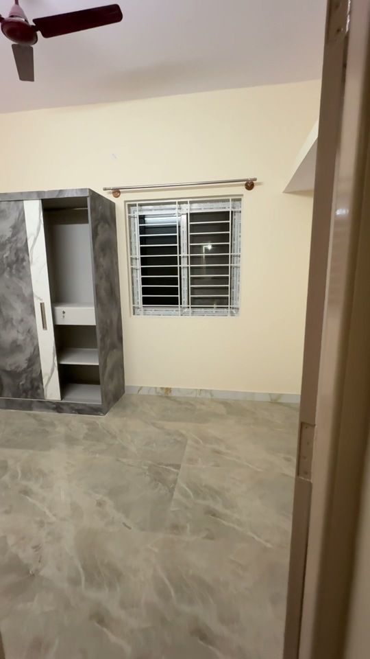 Original video, Rear bedroom
