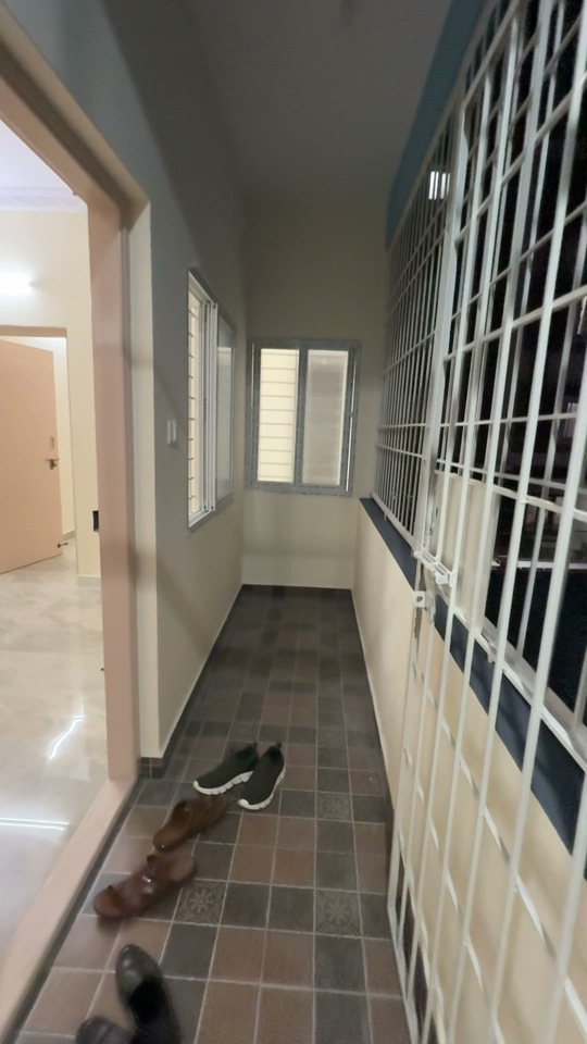 Original video, Entrance veranda